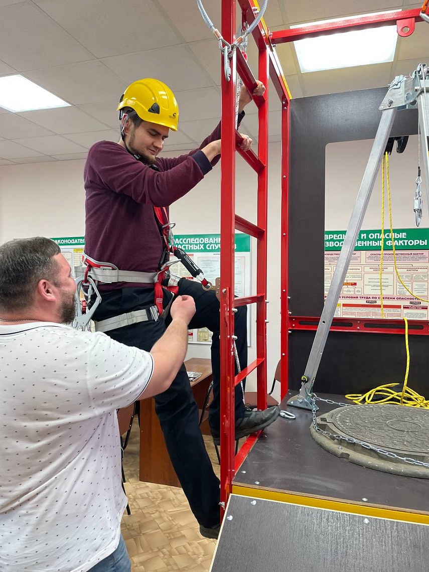 г. Нижнекамск. ЧОУ ДПО «Безопасность труда» рады сообщить что в Нижнекамске открылся первый наш сертифицированный полигон "АЛЬПИНИСТ" для отработки навыков безопасных работ на высоте.